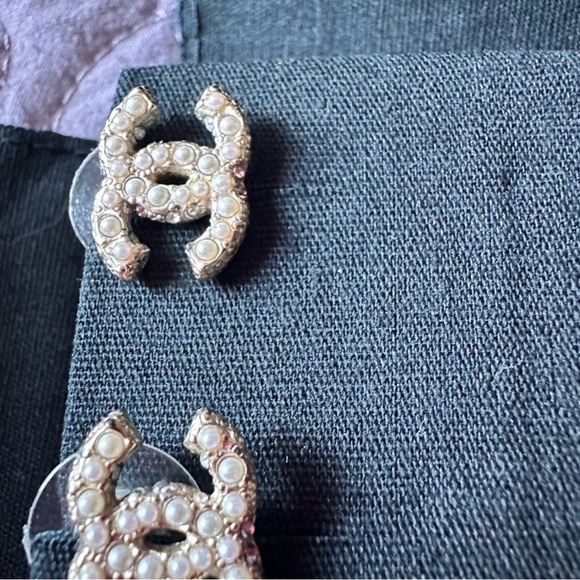 Chanel CC Earrings - Picture 5 of 9